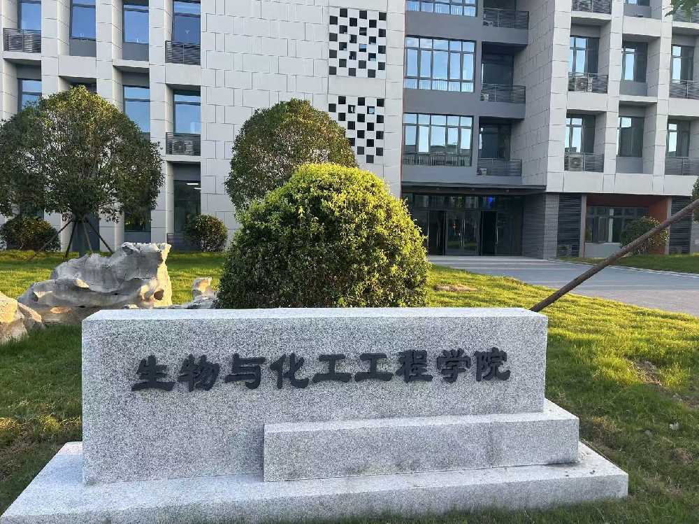 株洲县扬州职业大学体育场高杆灯项目